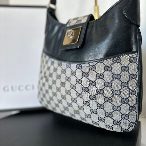 Authentic Gucci Canvas/Leather Shoulder Bag. - Picture 4 of 17